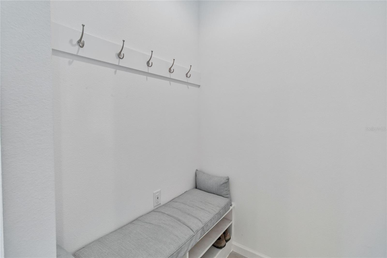 GOLDEN RDG - Residential