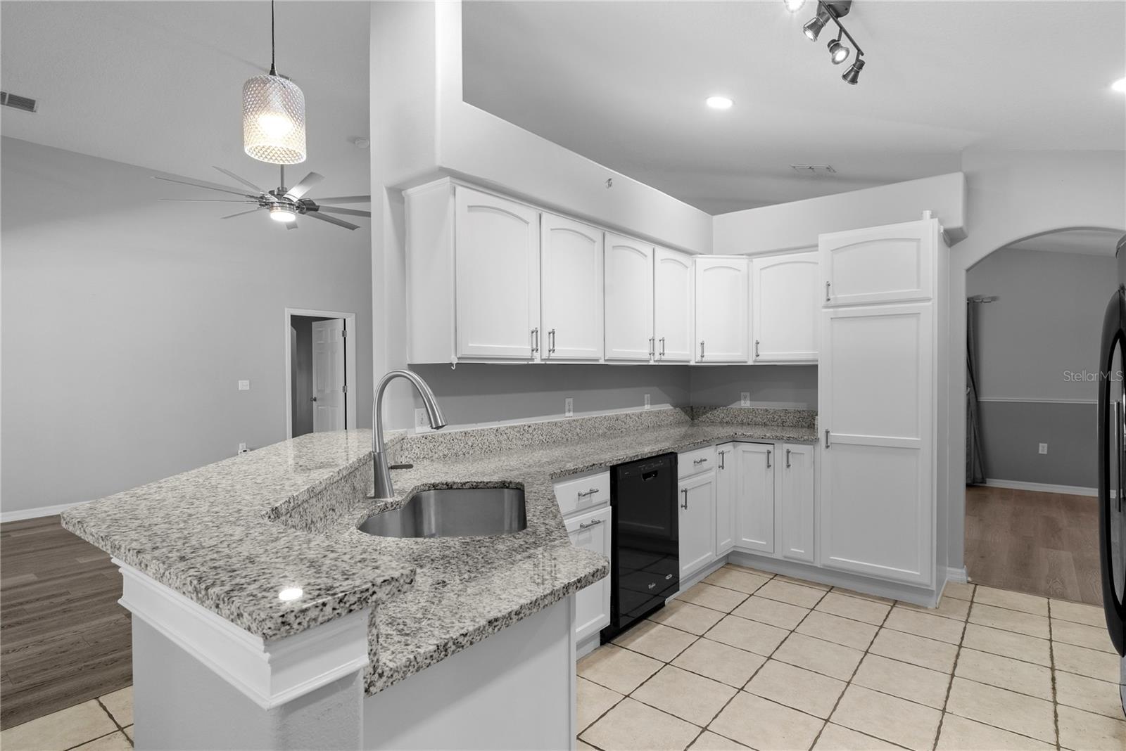 EAST LAKE RESV NARCOOSSEE UNIT 01 - Residential