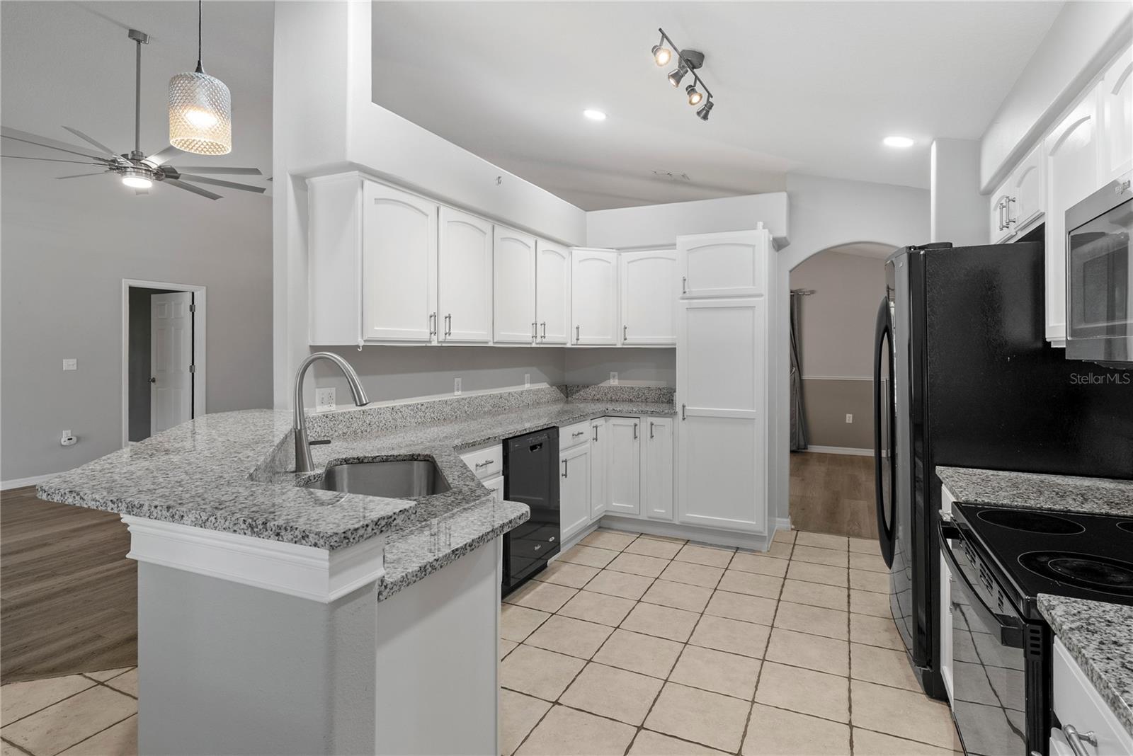 EAST LAKE RESV NARCOOSSEE UNIT 01 - Residential