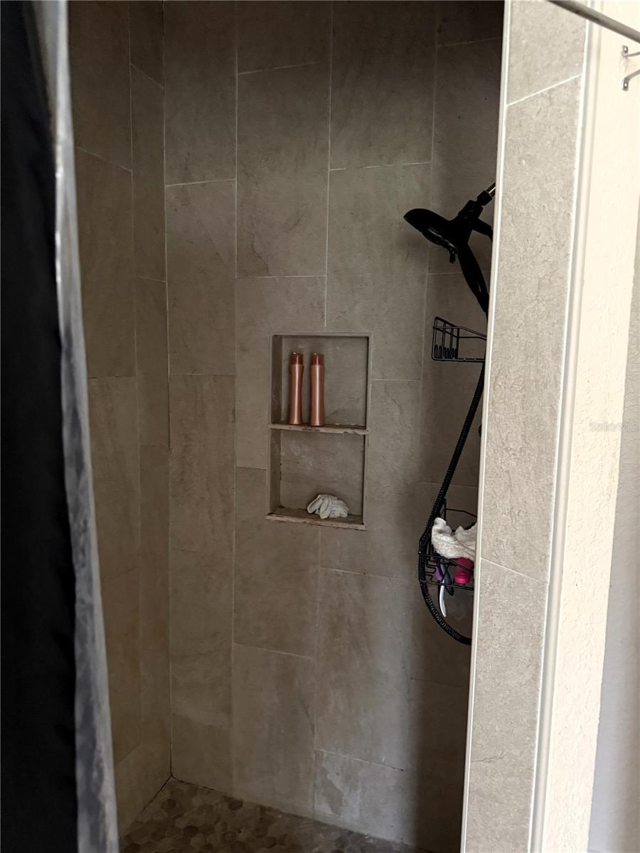 W1/2 OF SE1/4 OF NW1/4 OF NE1/4 ORB 398 PGS 164 & - Residential