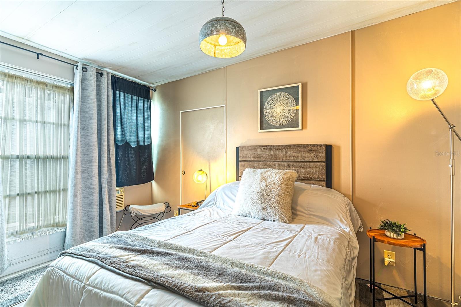 SADDLEBAG LAKE - Residential