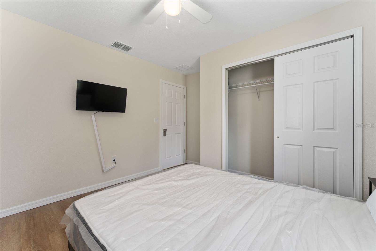 SILVER SHORES UN #33 - Residential Lease