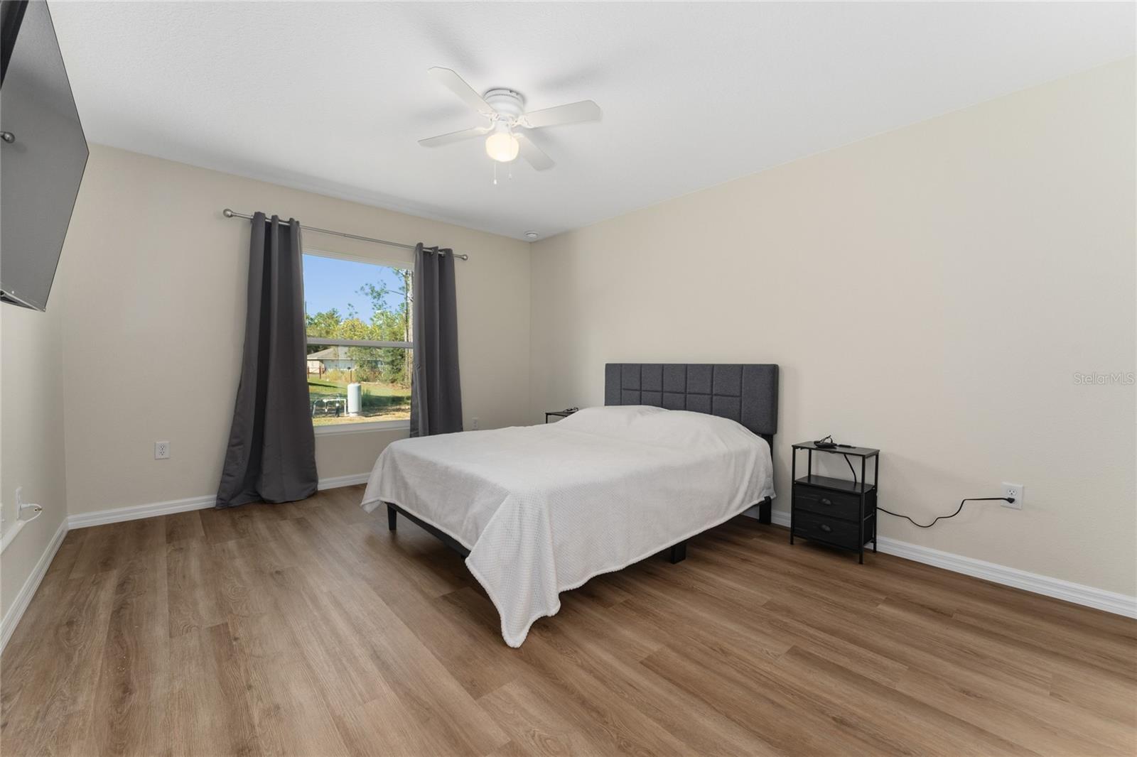 SILVER SHORES UN #33 - Residential Lease