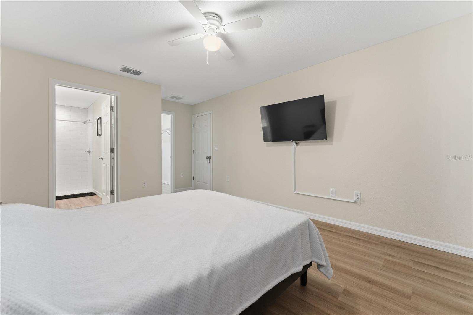 SILVER SHORES UN #33 - Residential Lease