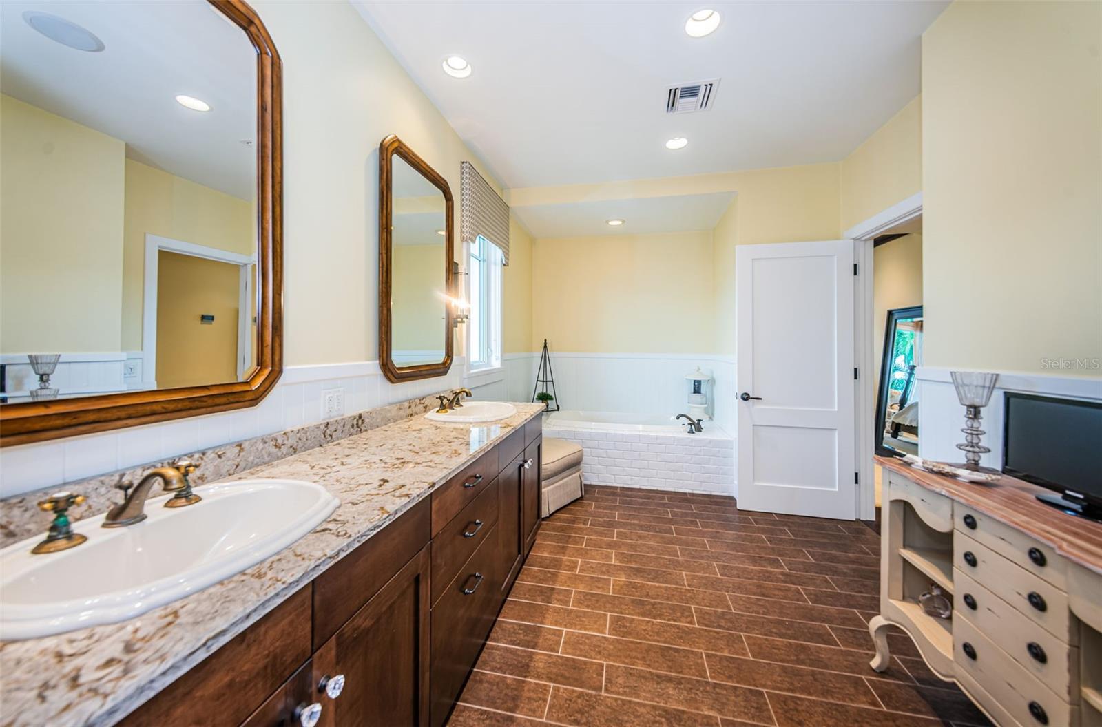 ISLAND ESTATE OF CLEARWATER UNITS 6D 7A 7C - Residential