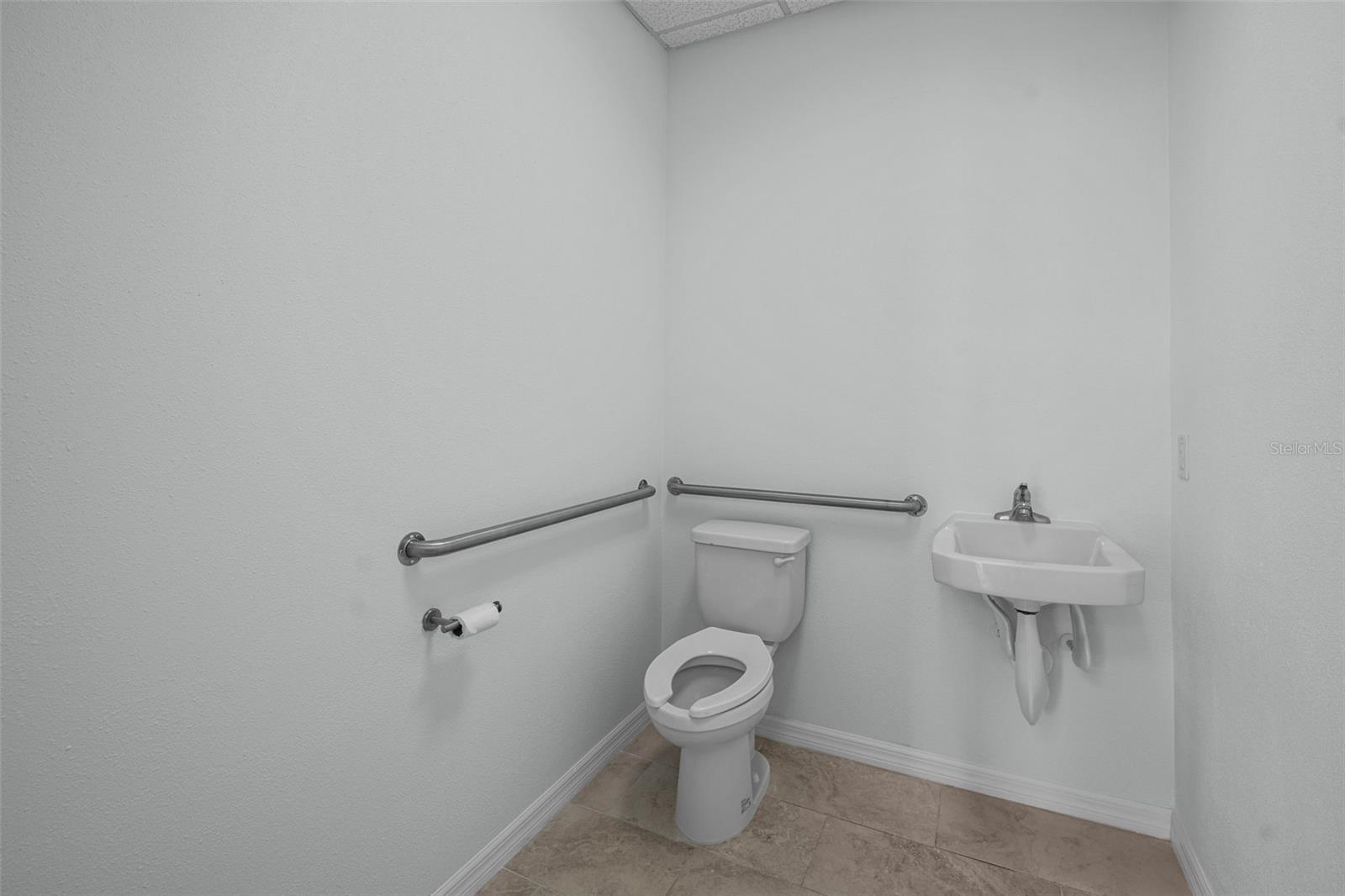 BROBSTON FENDIG & CO HALF WA - Commercial Lease