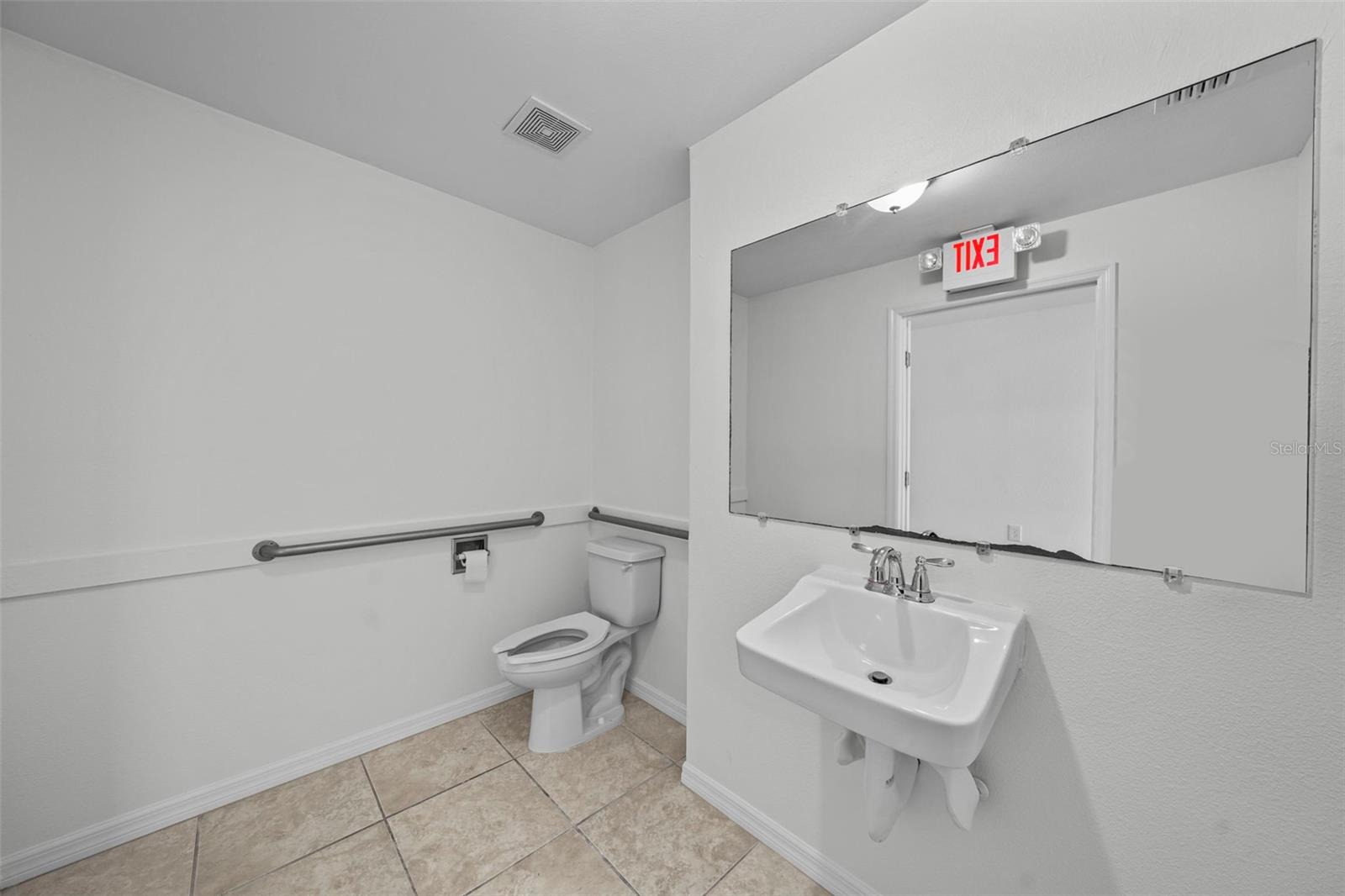 BROBSTON FENDIG & CO HALF WA - Commercial Lease