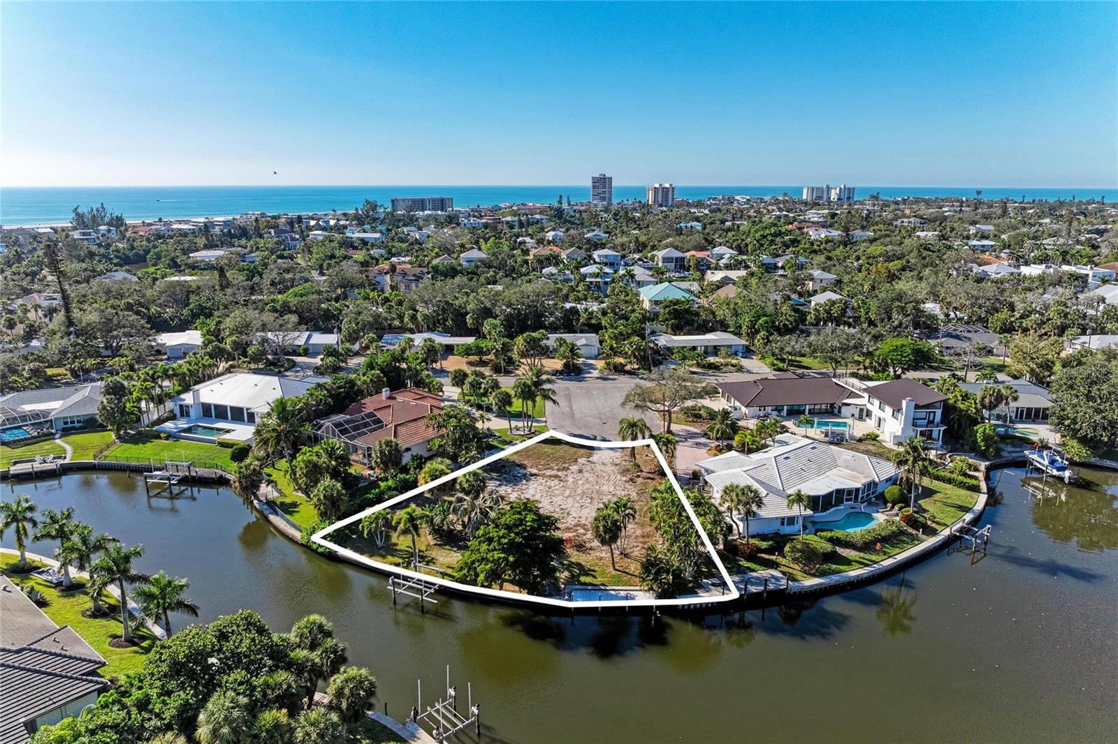 SIESTA ISLES - Land