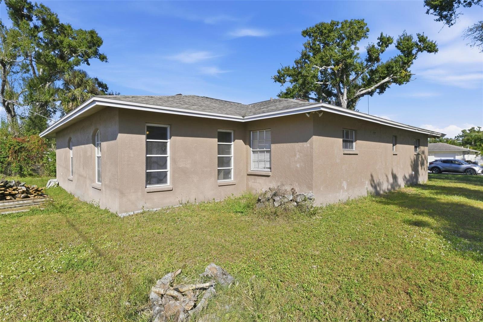 SOUTH VENICE - Residential