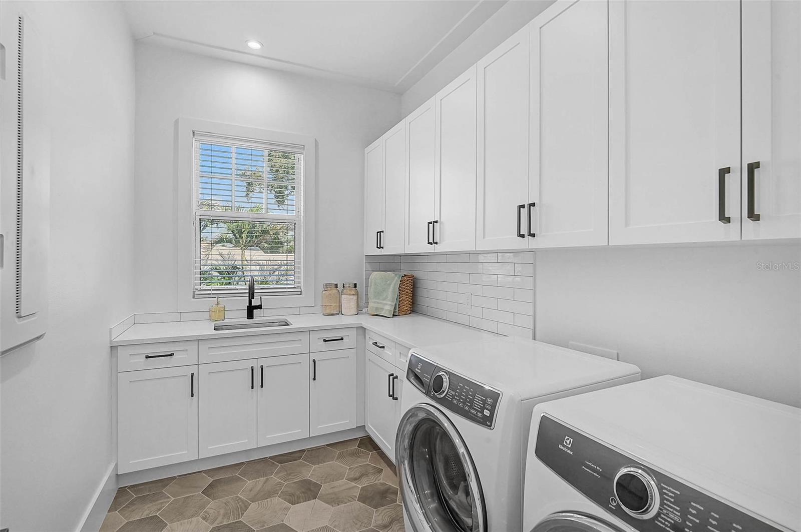 SARA SANDS - Residential