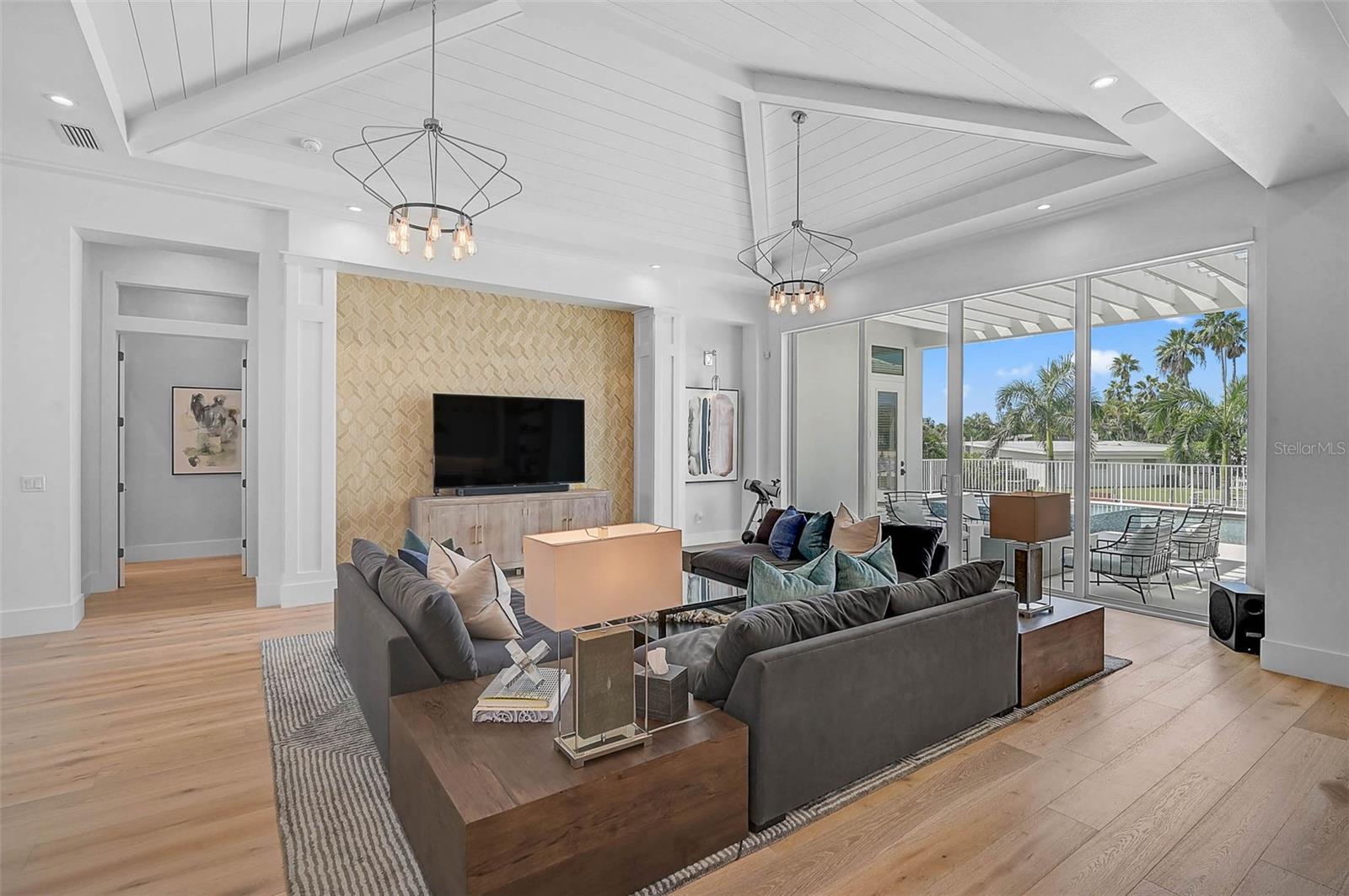 SARA SANDS - Residential