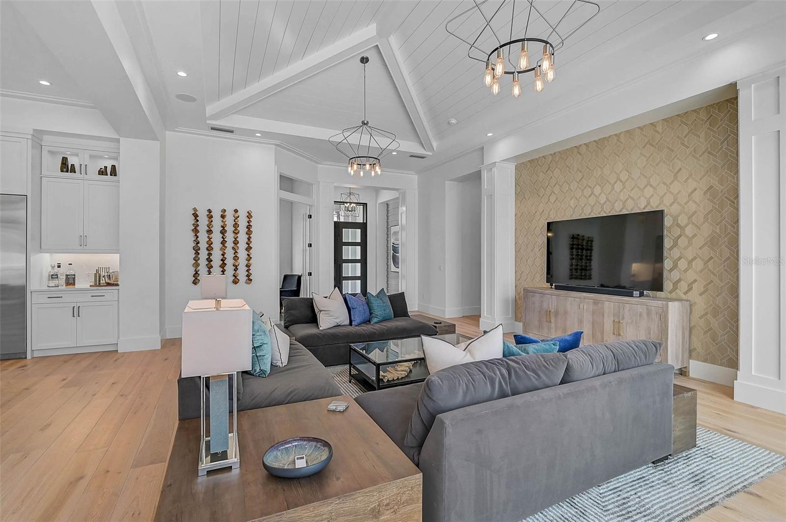 SARA SANDS - Residential