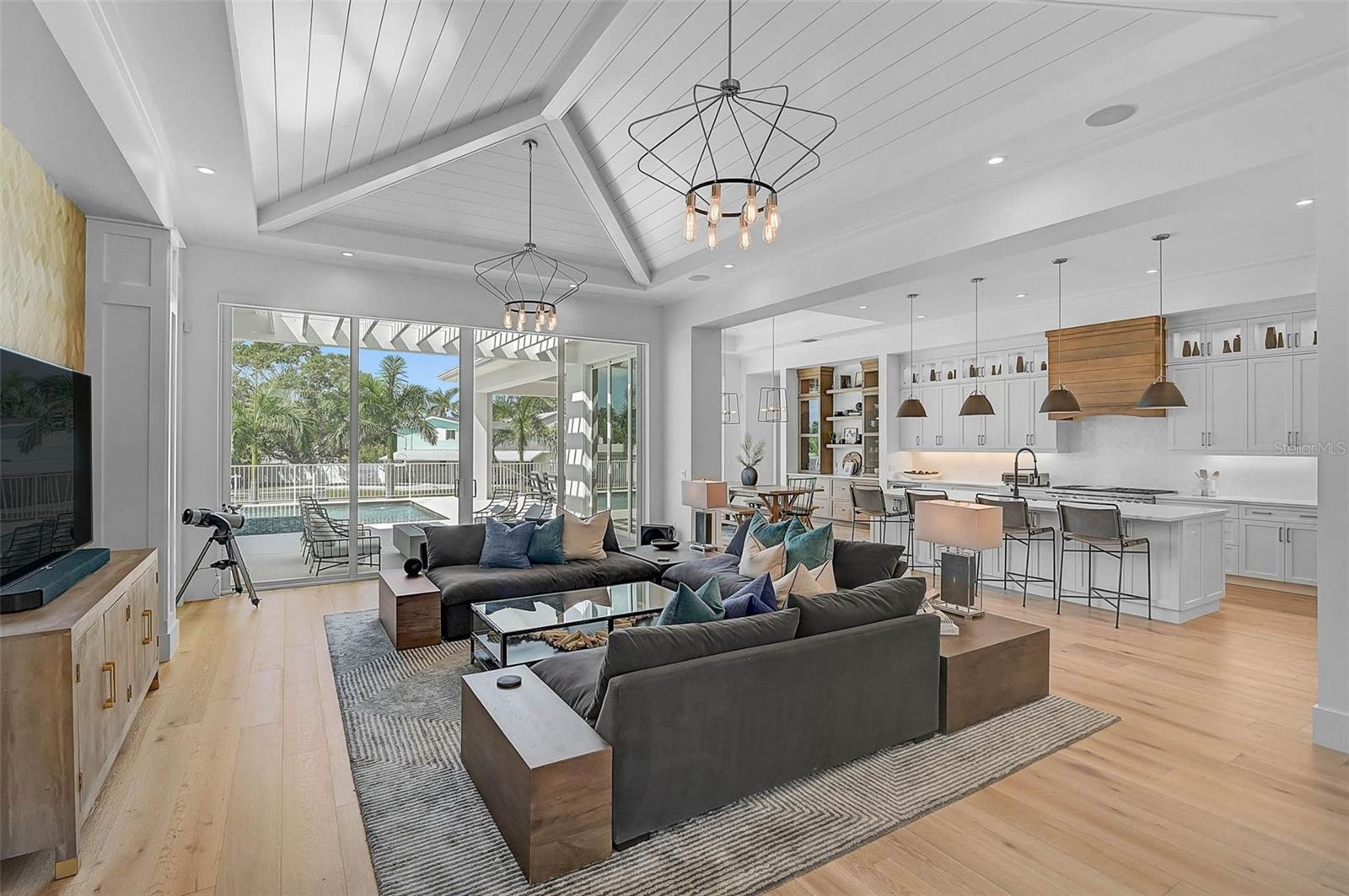 SARA SANDS - Residential