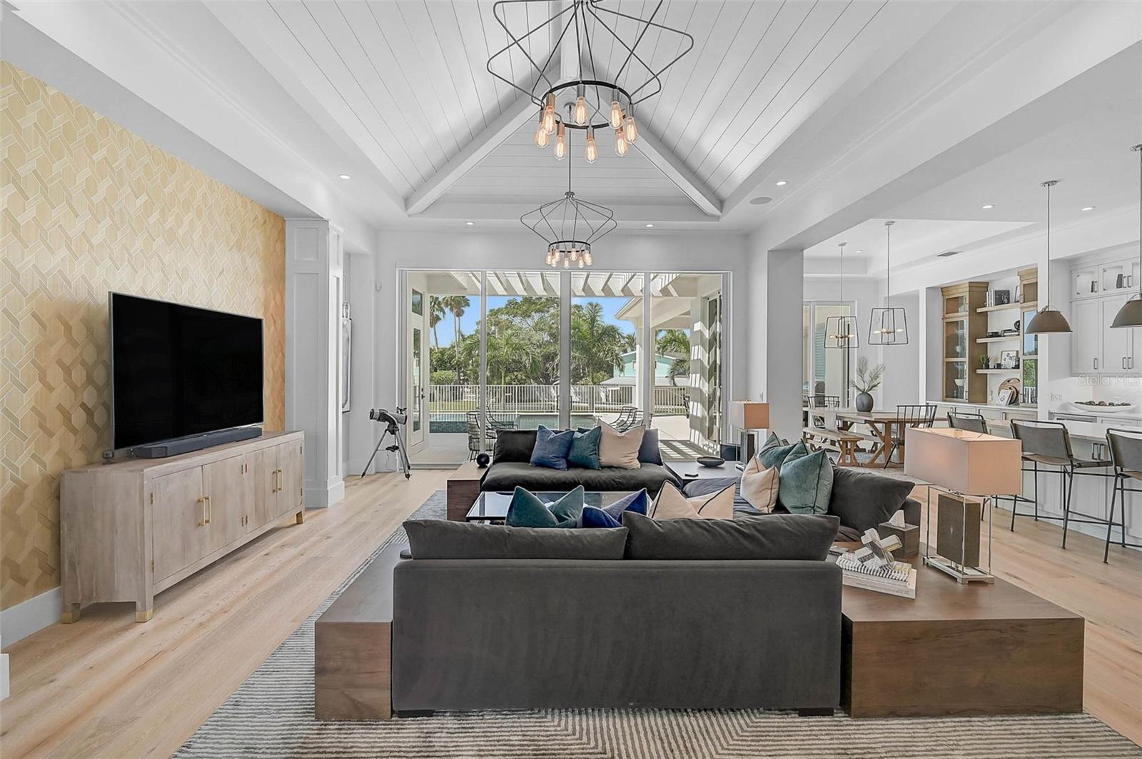 5058 WINDWARD AVENUE