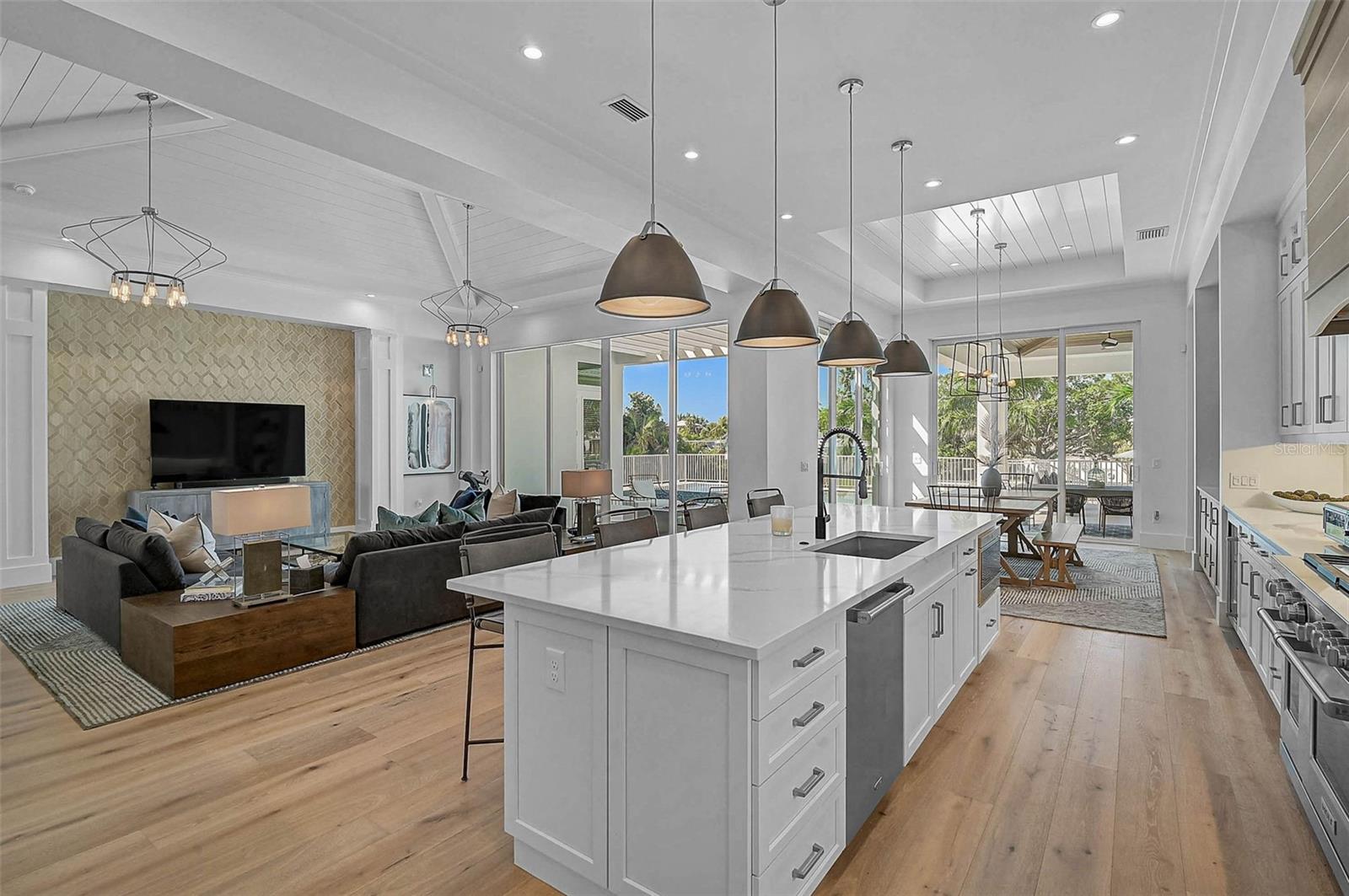 SARA SANDS - Residential