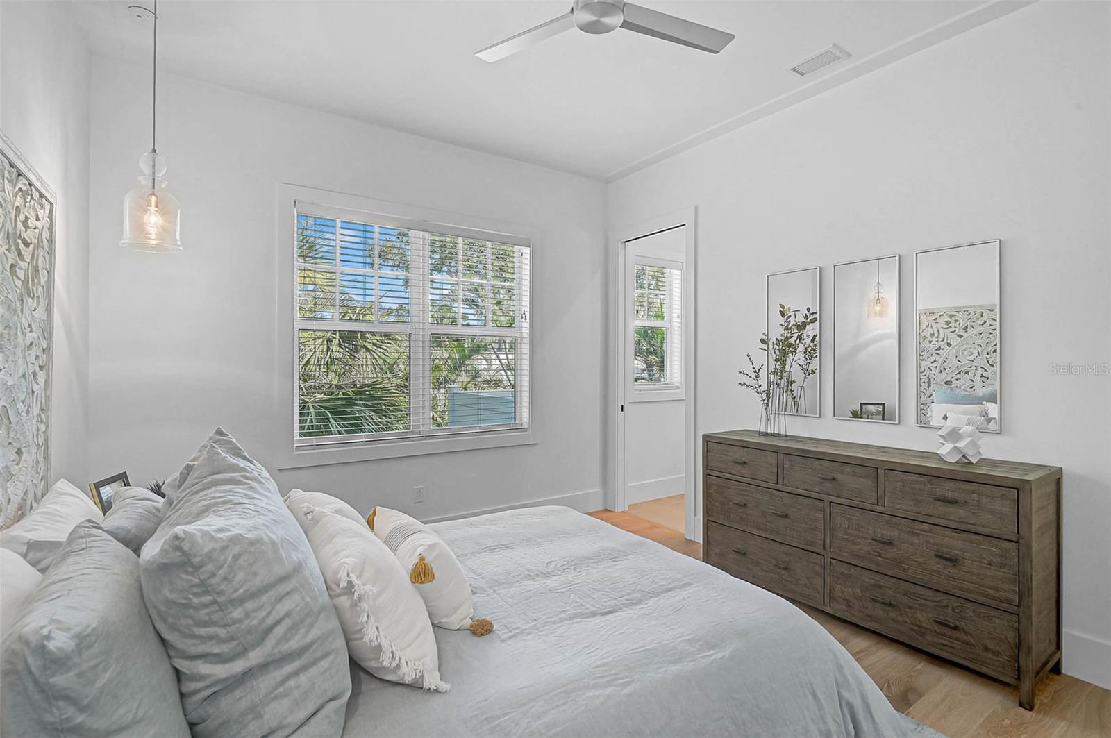 SARA SANDS - Residential