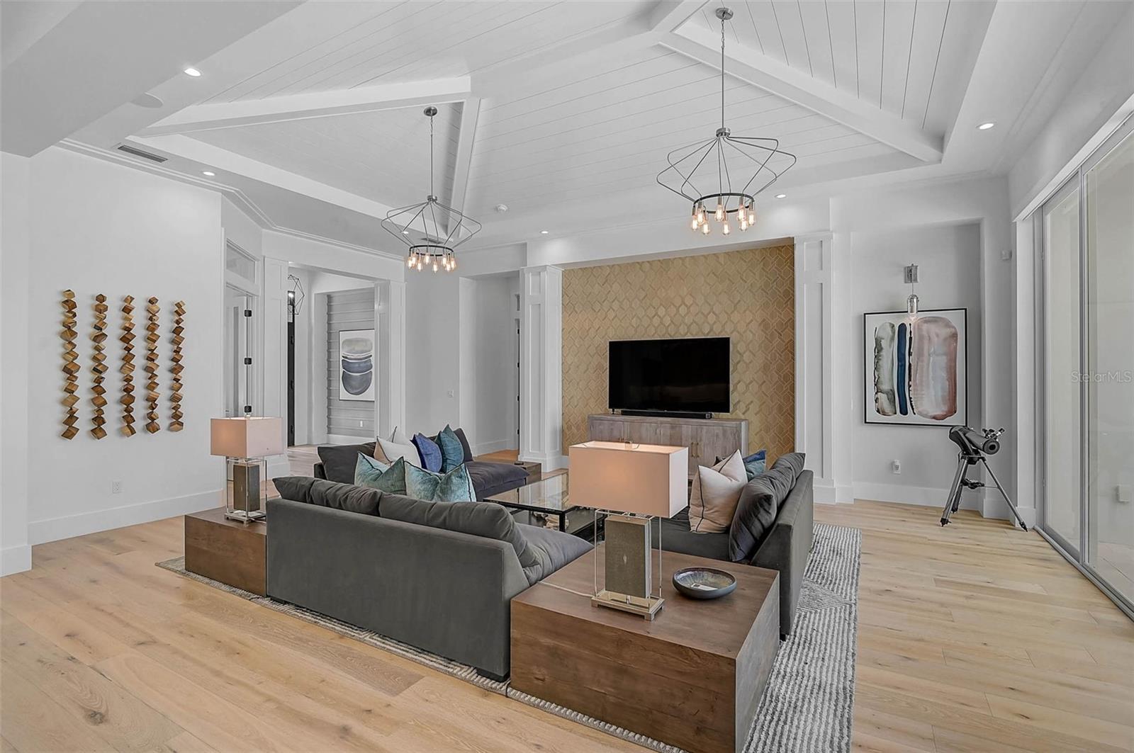 SARA SANDS - Residential