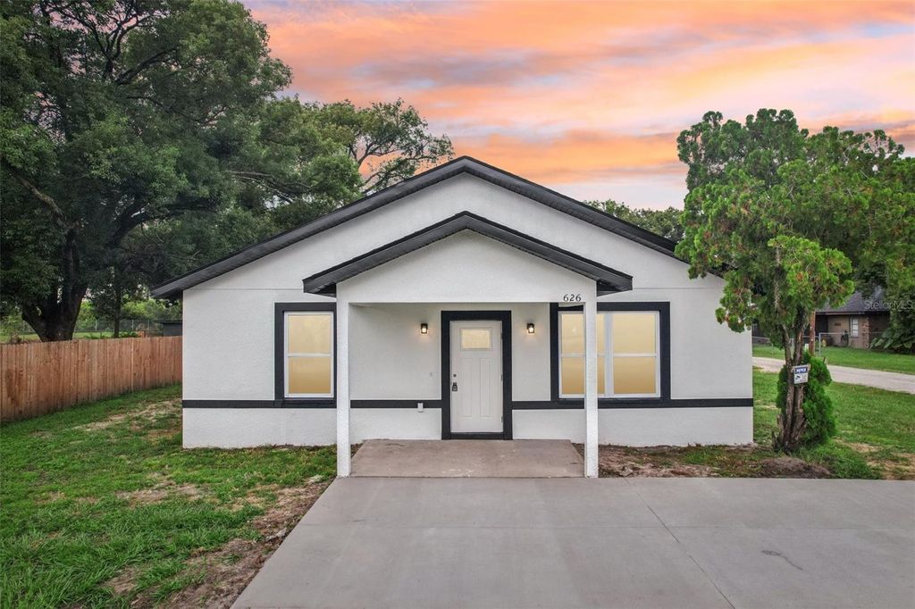 Photo of 626 Woodland Avenue, Lakeland, FL 33801 (MLS # S5135799)