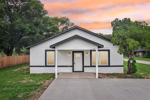 Photo of 626 Woodland Avenue, Lakeland, FL 33801 (MLS # S5135799)