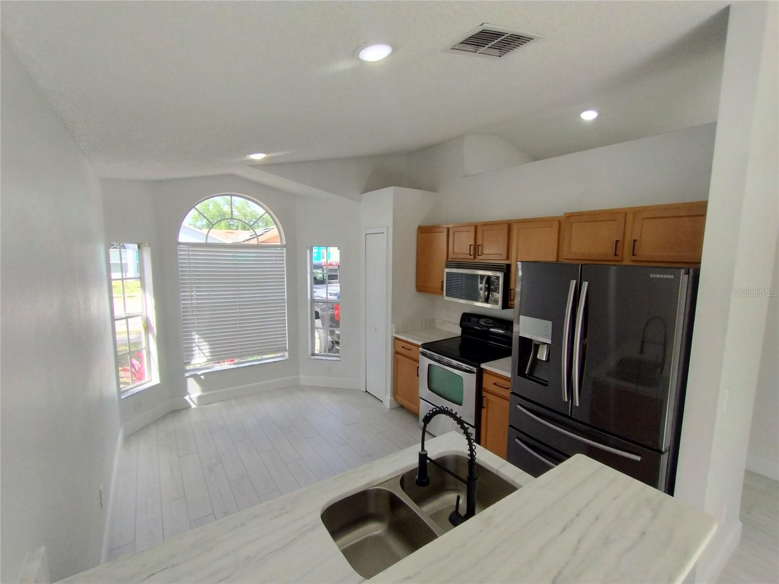 1716 CHATHAM CIRCLE