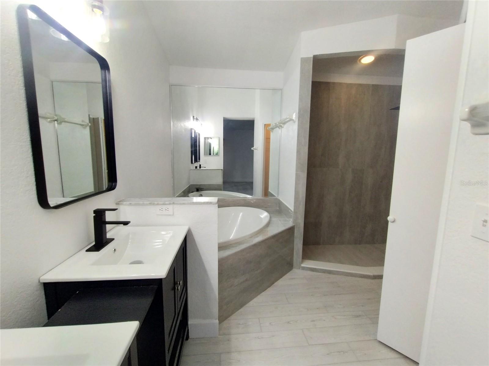 CHELSEA PARC - Residential