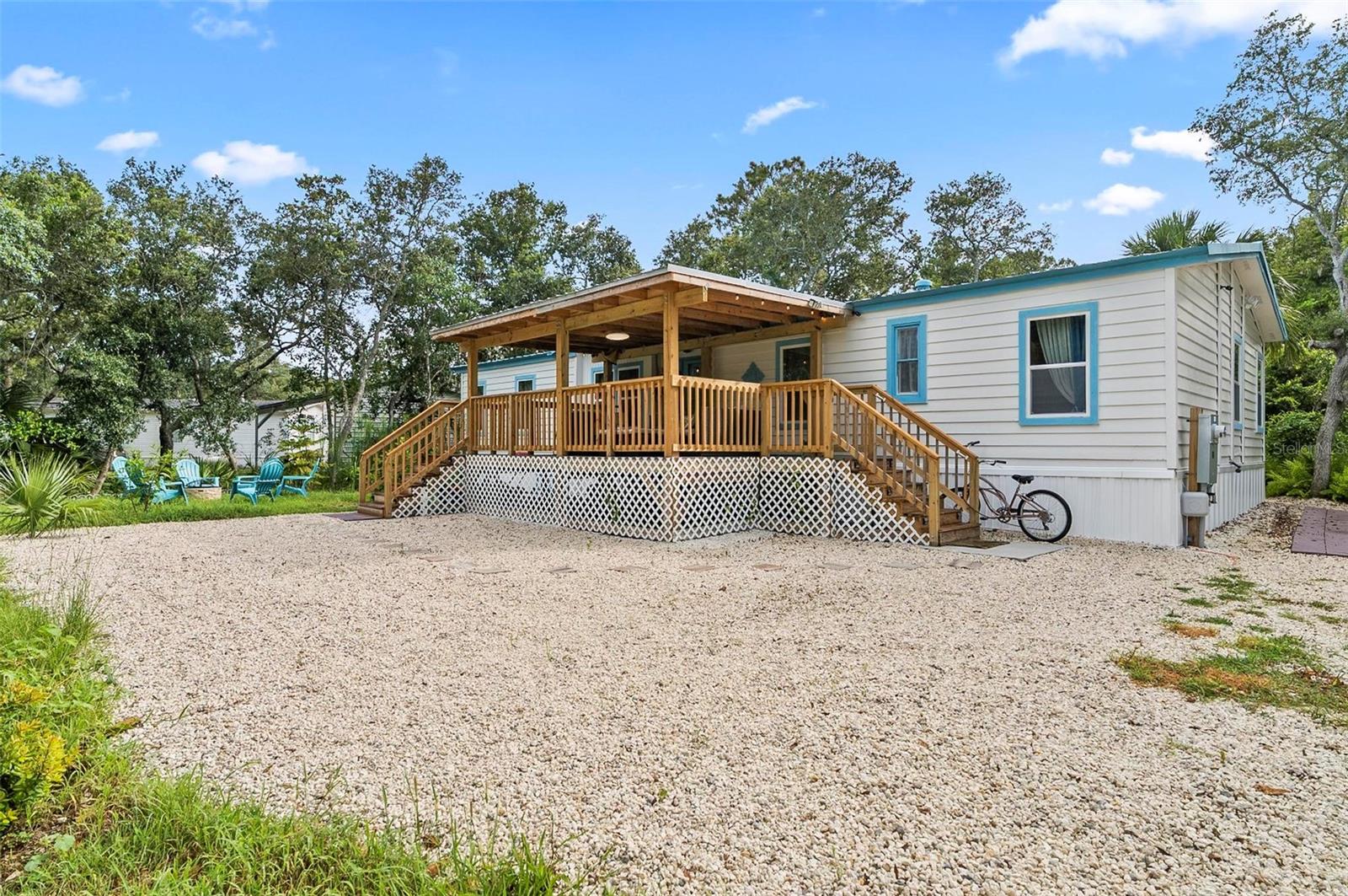 Just a 7-minute walk to the beautiful Hummock Beach and Old Solid Park—one of the area's most picturesque coastal spots.
On-site amenities include:
A large volleyball court for active fun
A dedicated dog-friendly beach area, fully equipped and open for use
A magnificent terrace and barbecue area, ideal for relaxing or evening gatherings
Ample unrestricted parking to accommodate all guests
The home offers:
A spacious guest lounge
Comfortable bedrooms, including two double beds and one king-sized bed
Modern furniture and appliances
Fully equipped kitchen and all essential amenities for a relaxing stay
Conveniently located to cafes, restaurants, and shops.
Surrounded by scenic natural landscapes—perfect for peaceful walks and outdoor leisure.
Ideal for families, couples, or groups seeking a tranquil getaway with modern comforts close to nature.