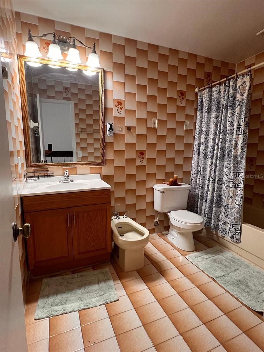 CASA LINDA TOWNHOMES CONDO - Residential Lease