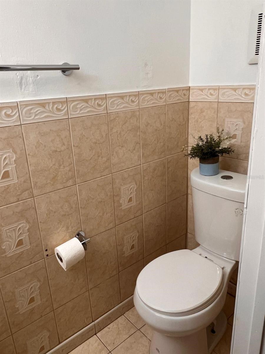 CASA LINDA TOWNHOMES CONDO - Residential Lease