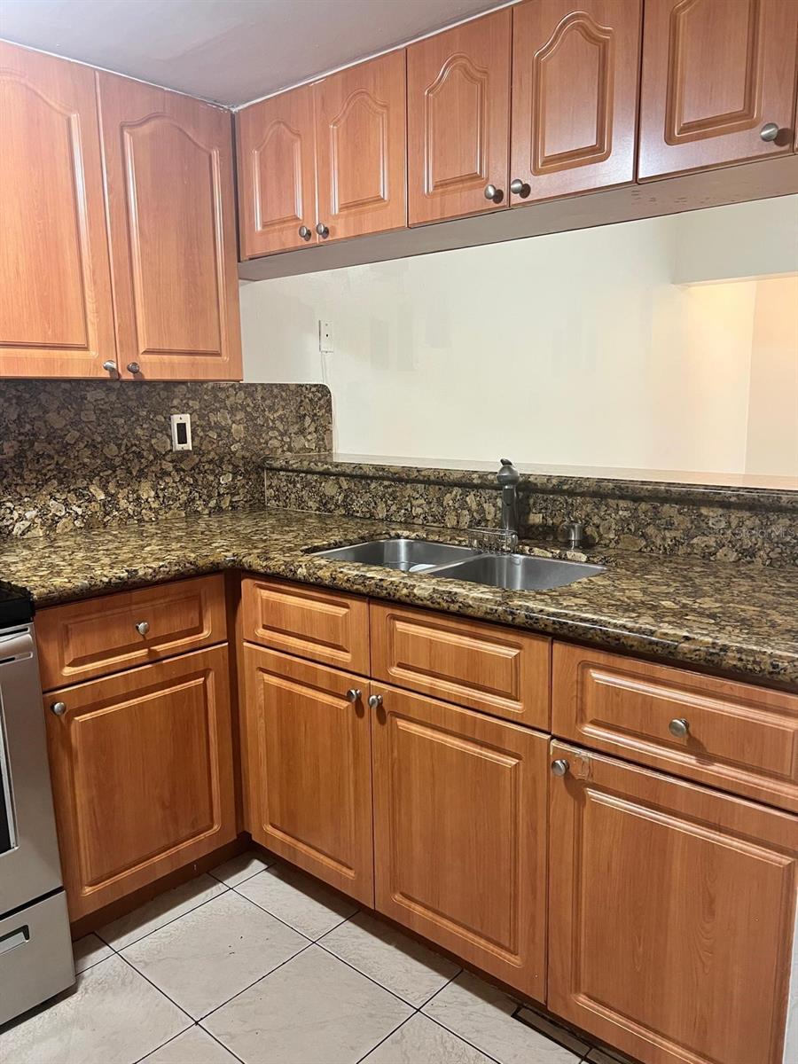 CASA LINDA TOWNHOMES CONDO - Residential Lease