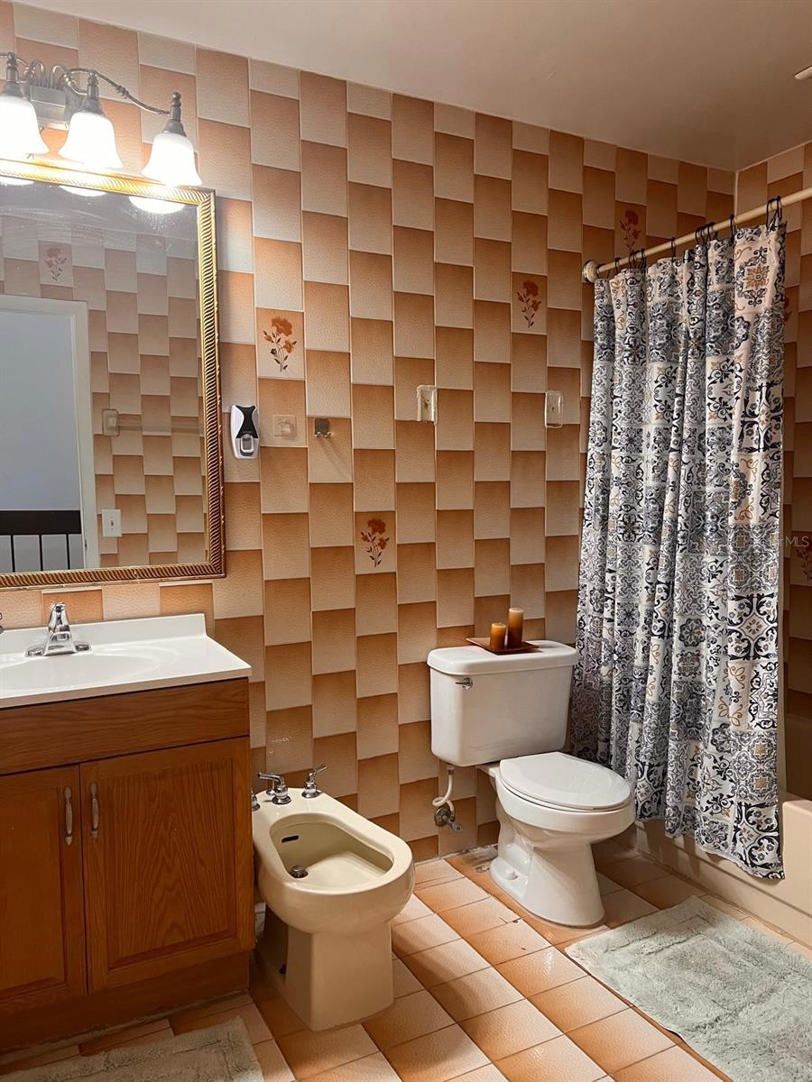 CASA LINDA TOWNHOMES CONDO - Residential Lease