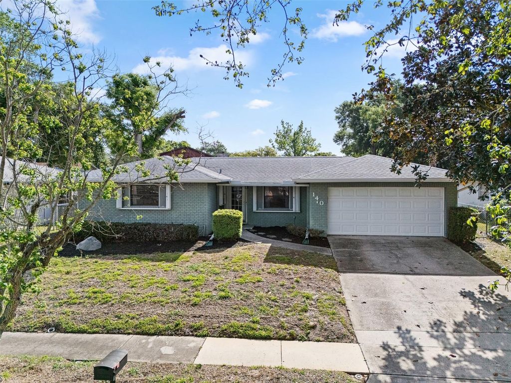 Photo of 140 Valley Circle, Brandon, FL 33510 (MLS # TB8497703)