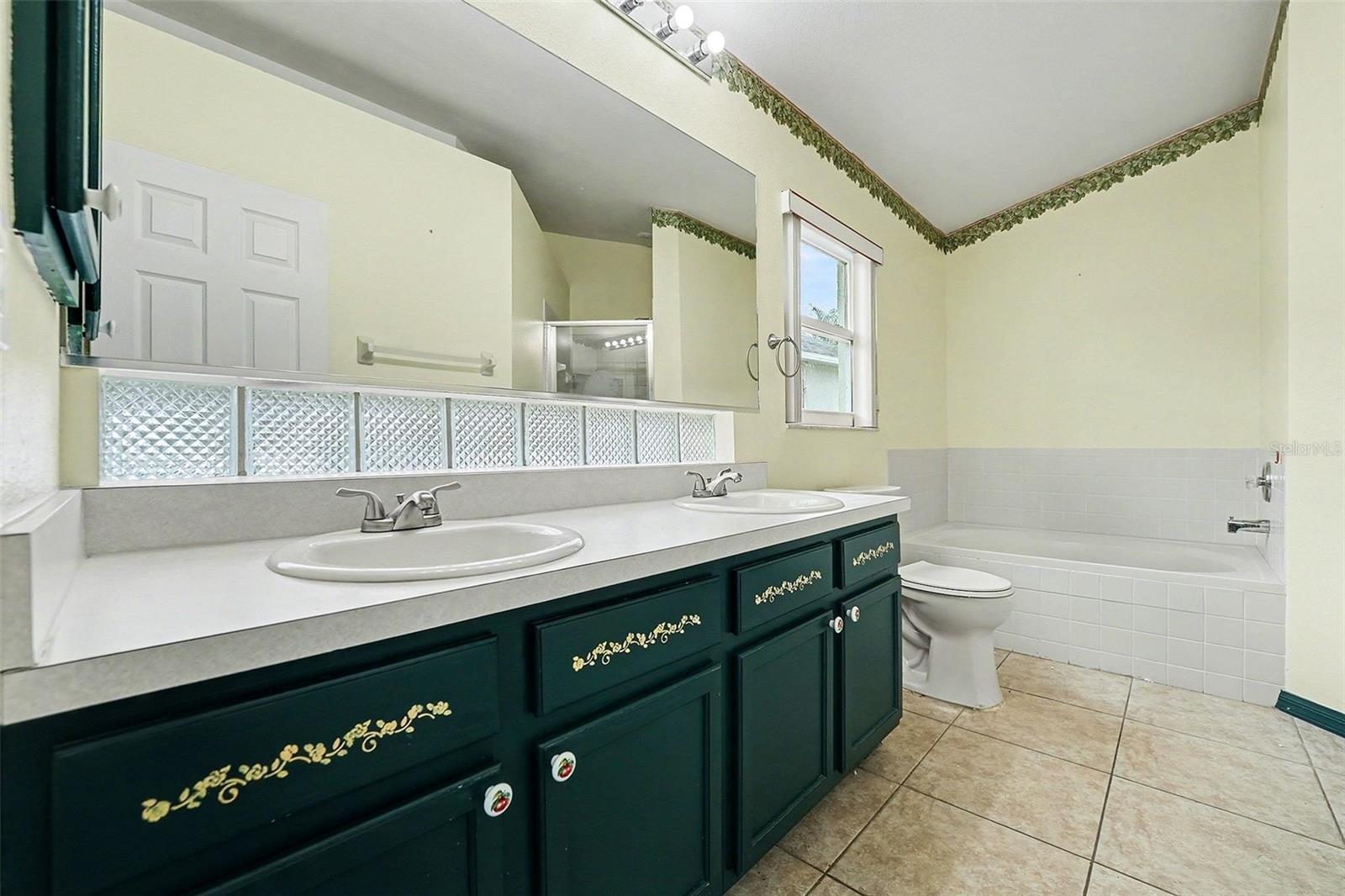 RIDGEWOOD POINTE - Residential