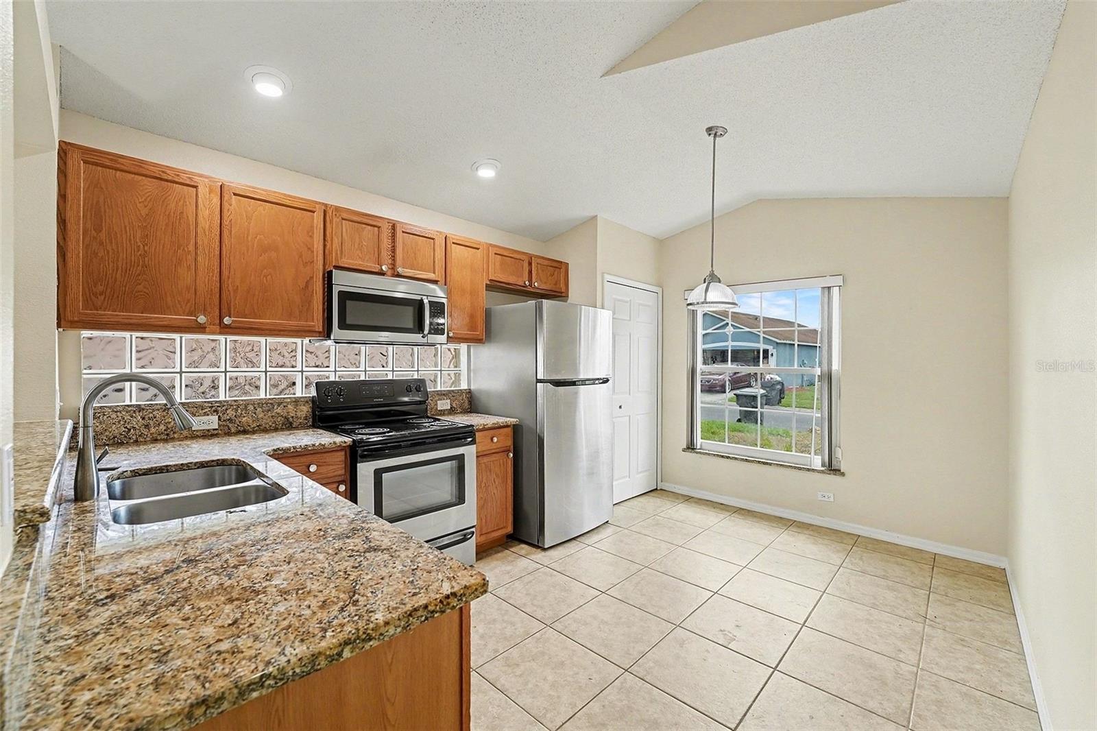 RIDGEWOOD POINTE - Residential