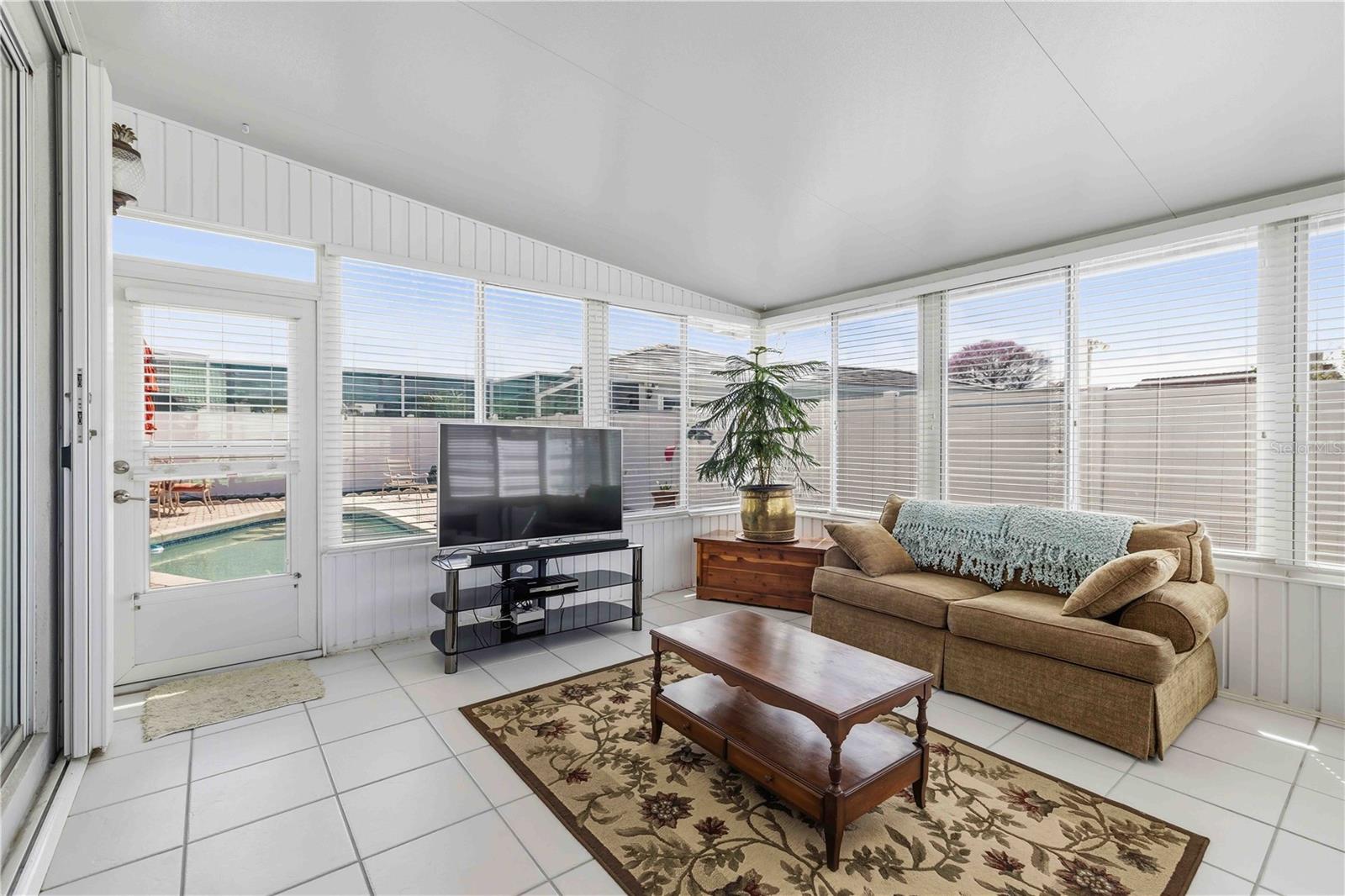 PALM COURT - Residential