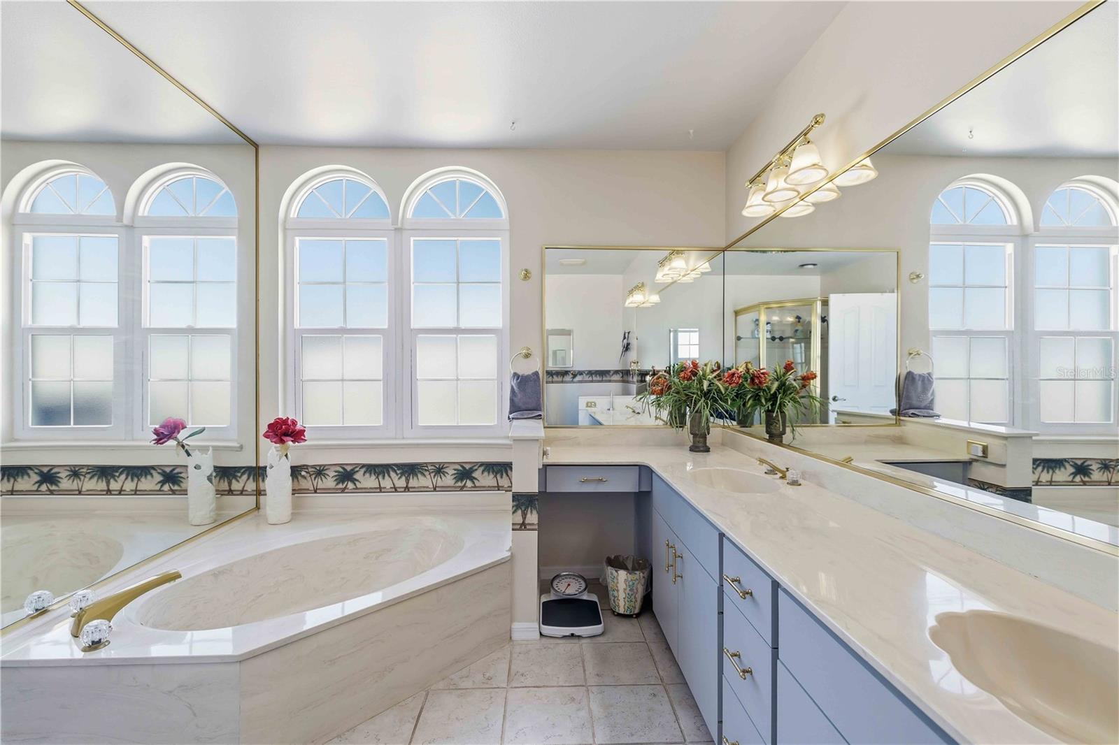 PALM COURT - Residential