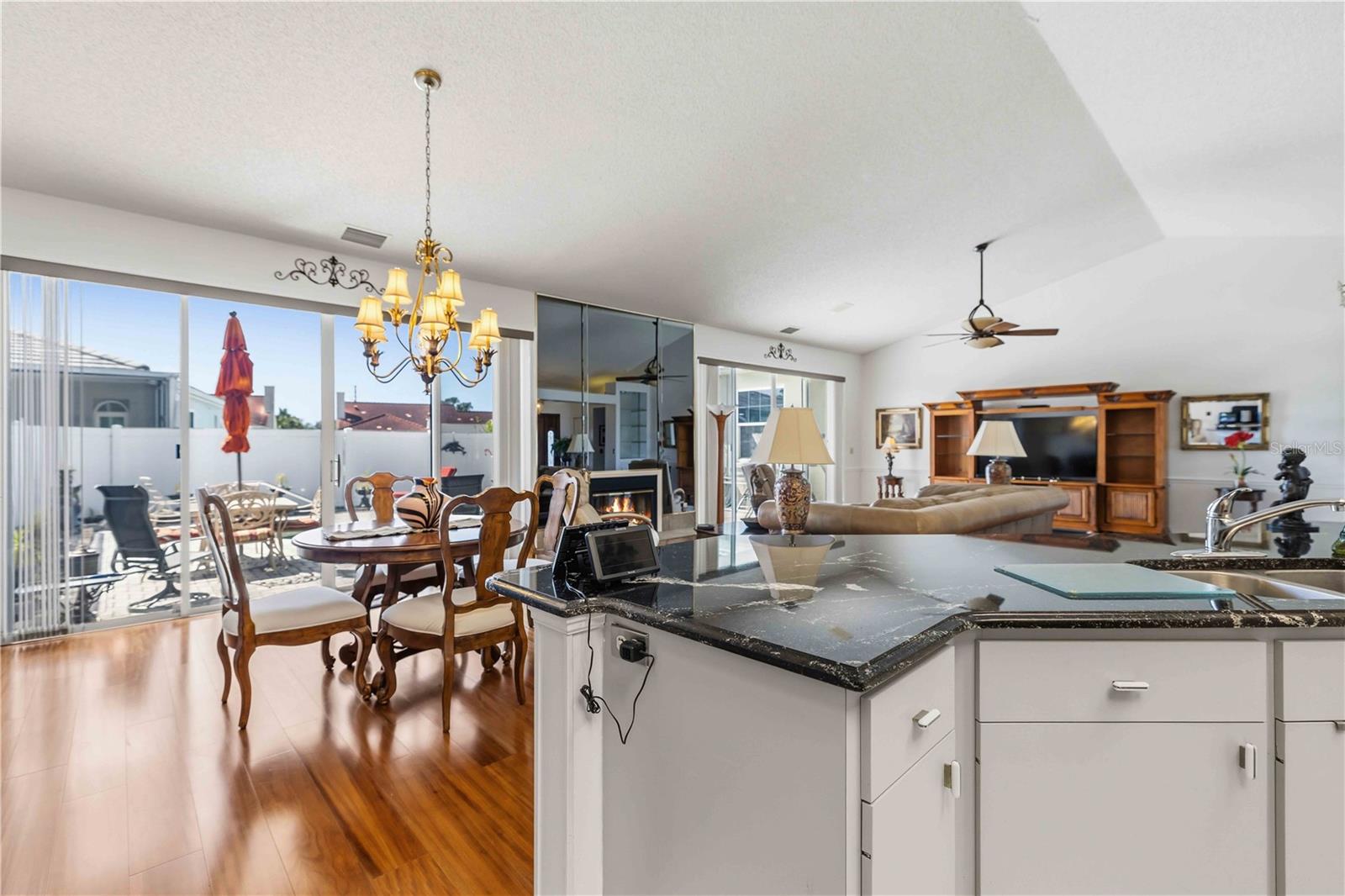 PALM COURT - Residential