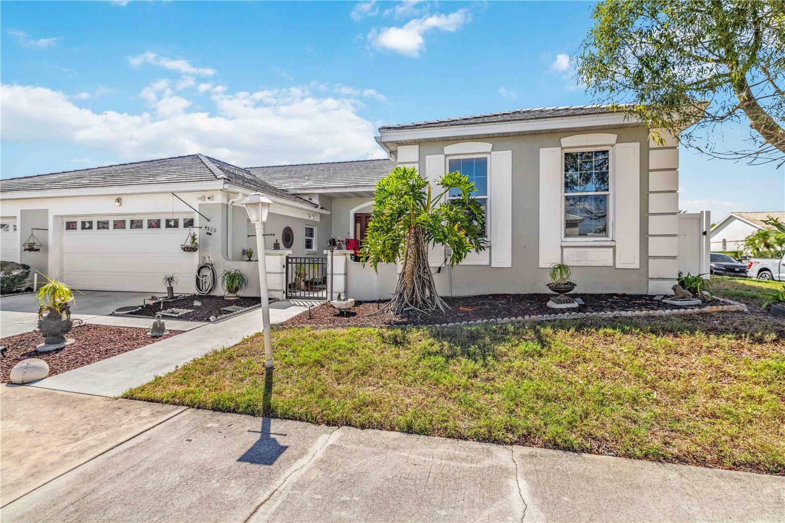 PALM COURT - Residential