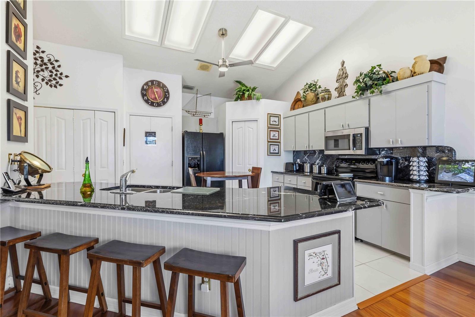 PALM COURT - Residential