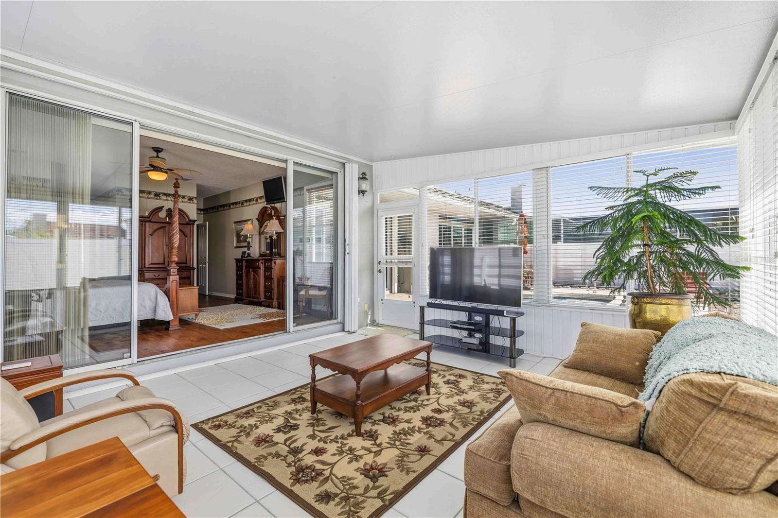 PALM COURT - Residential