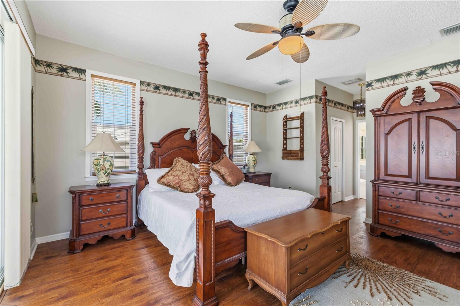 PALM COURT - Residential