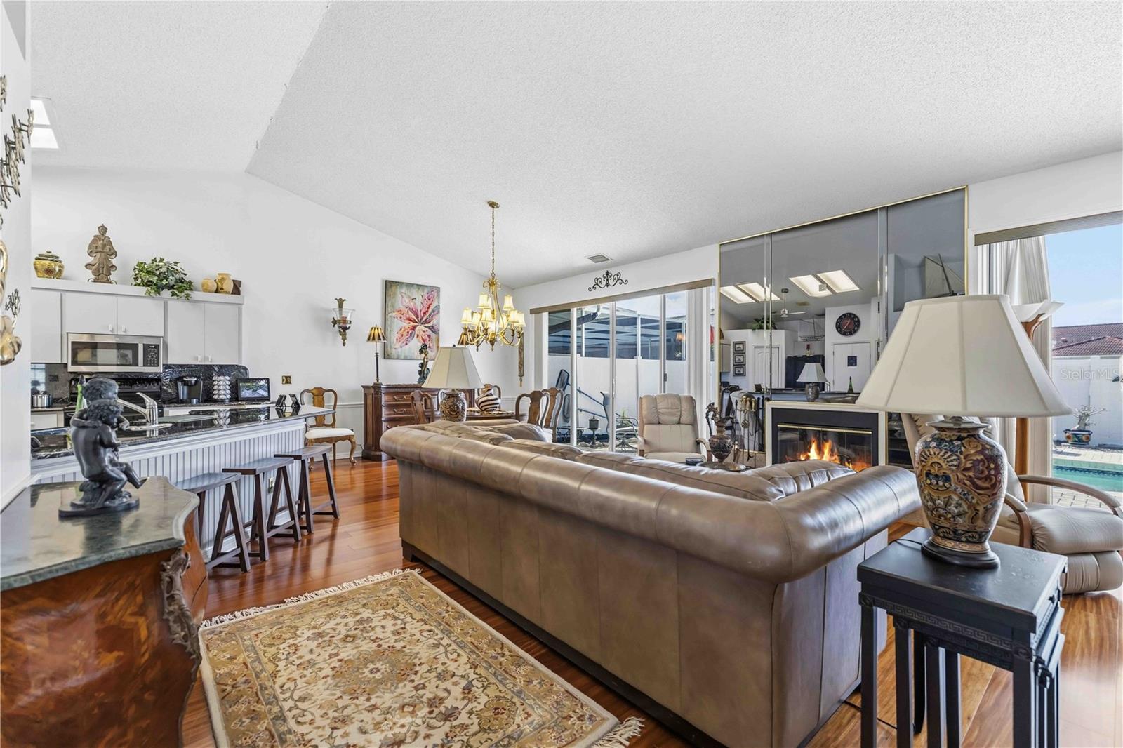 PALM COURT - Residential