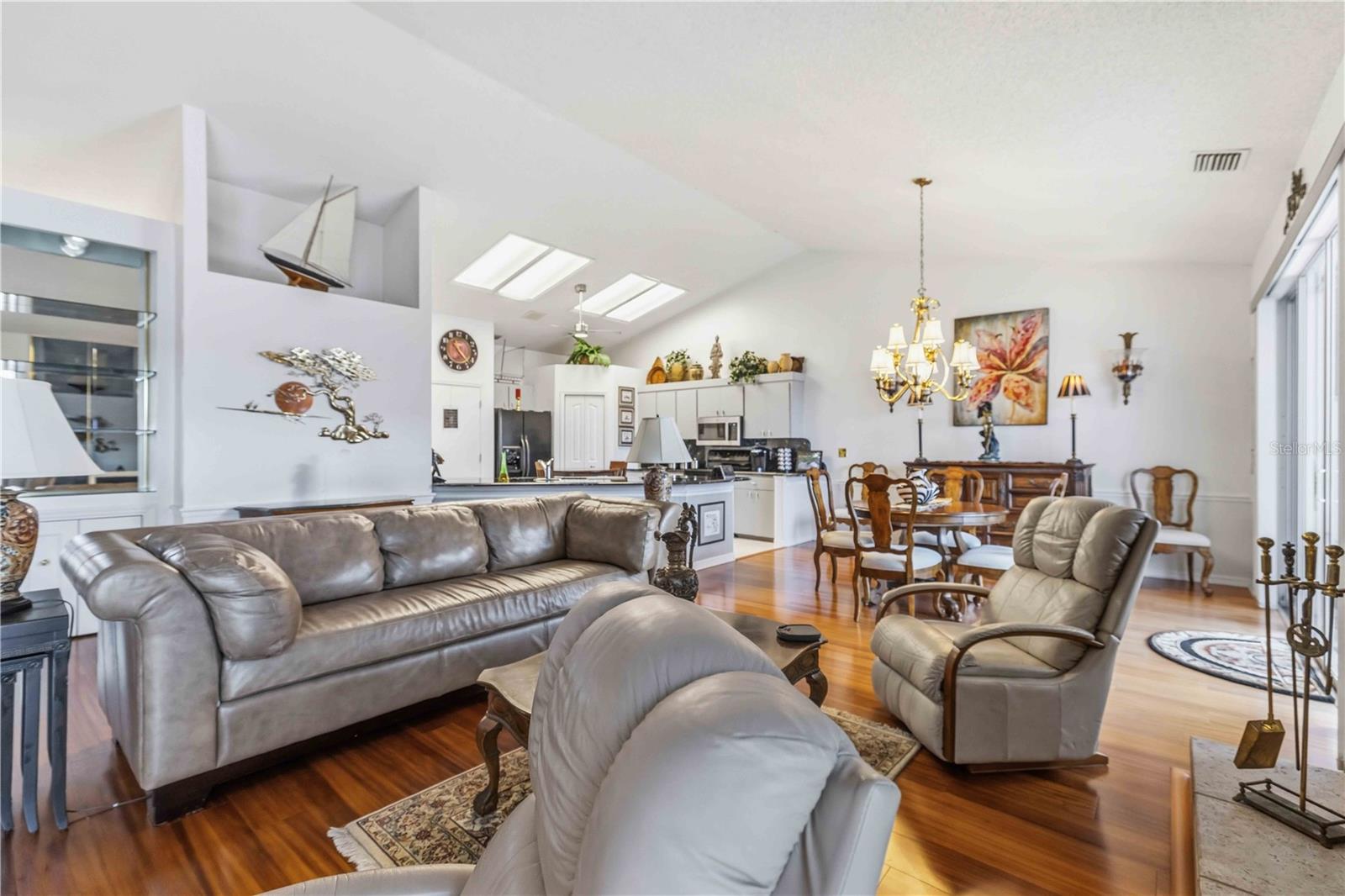 PALM COURT - Residential