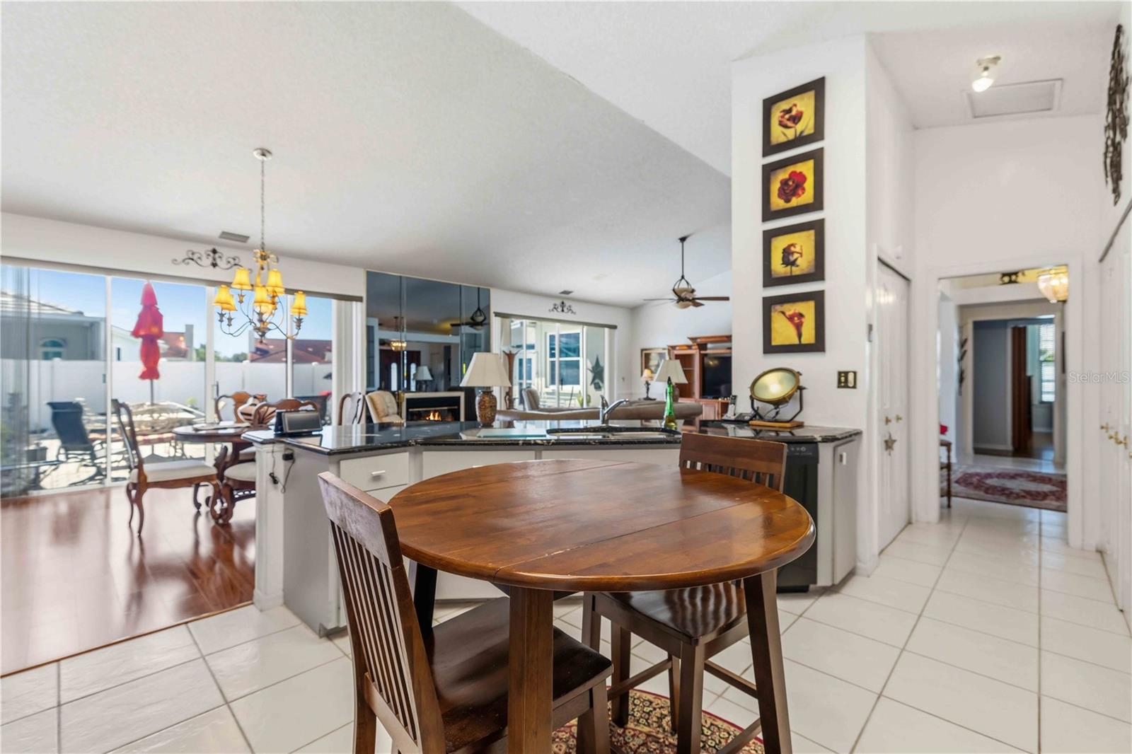 PALM COURT - Residential