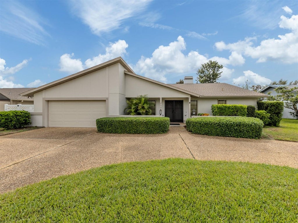 Photo of 1250 Waterside Lane, Venice, FL 34285 (MLS # N6146077)