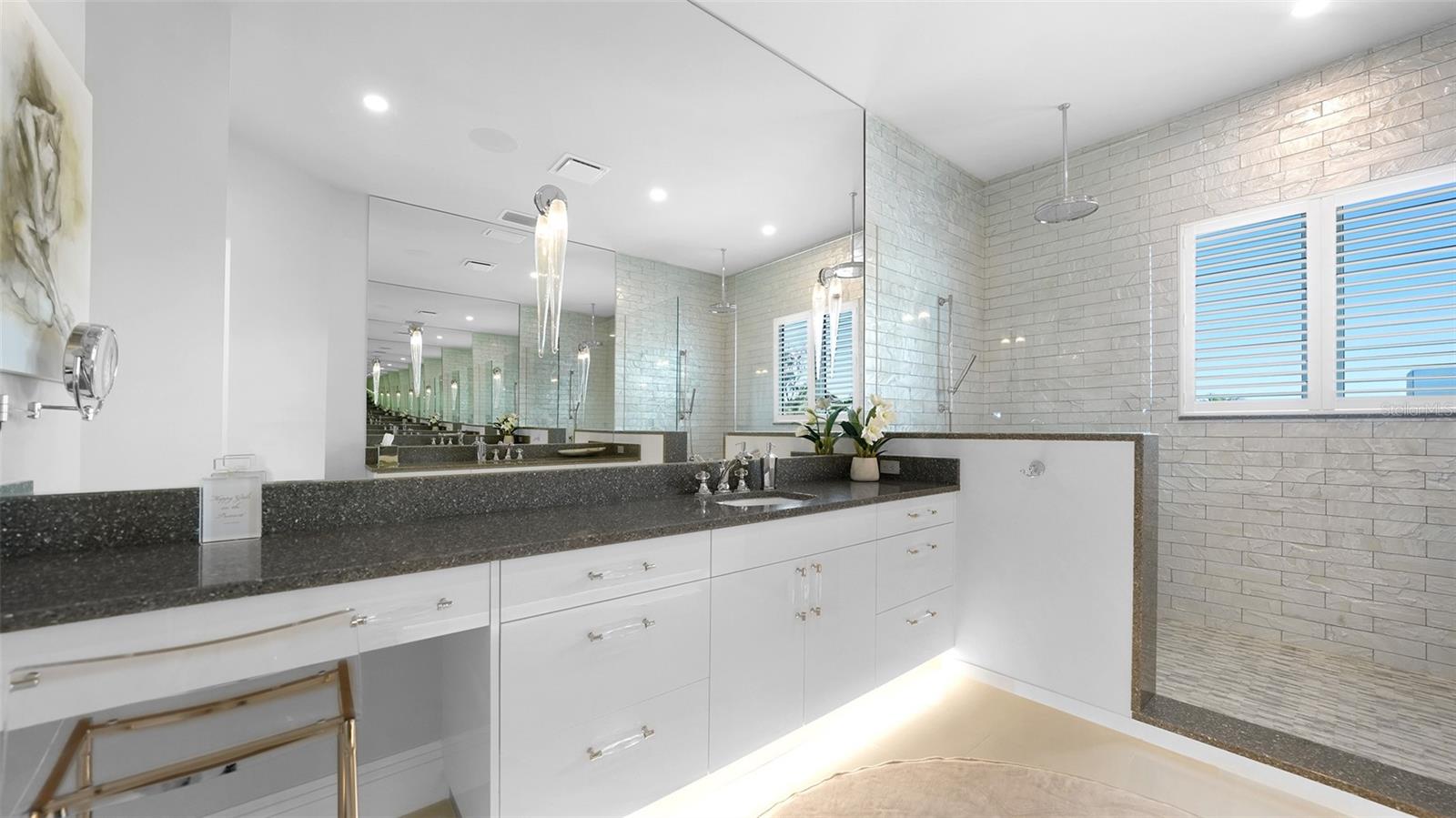 SLEEPY LAGOON - Residential