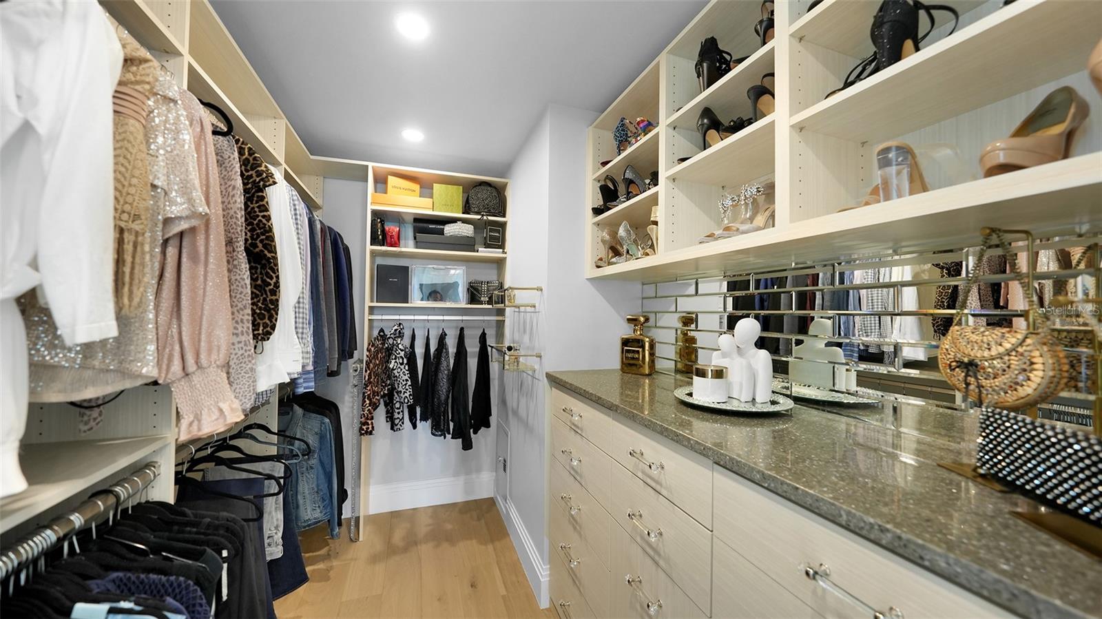 SLEEPY LAGOON - Residential