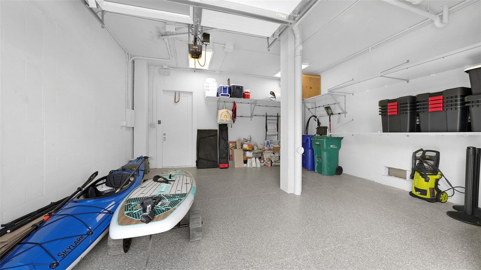 SLEEPY LAGOON - Residential