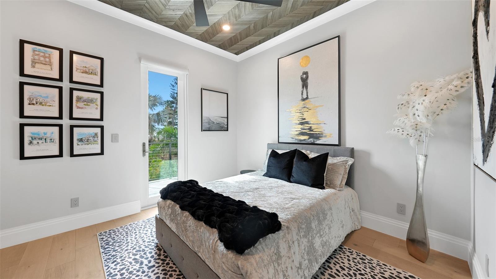 SLEEPY LAGOON - Residential