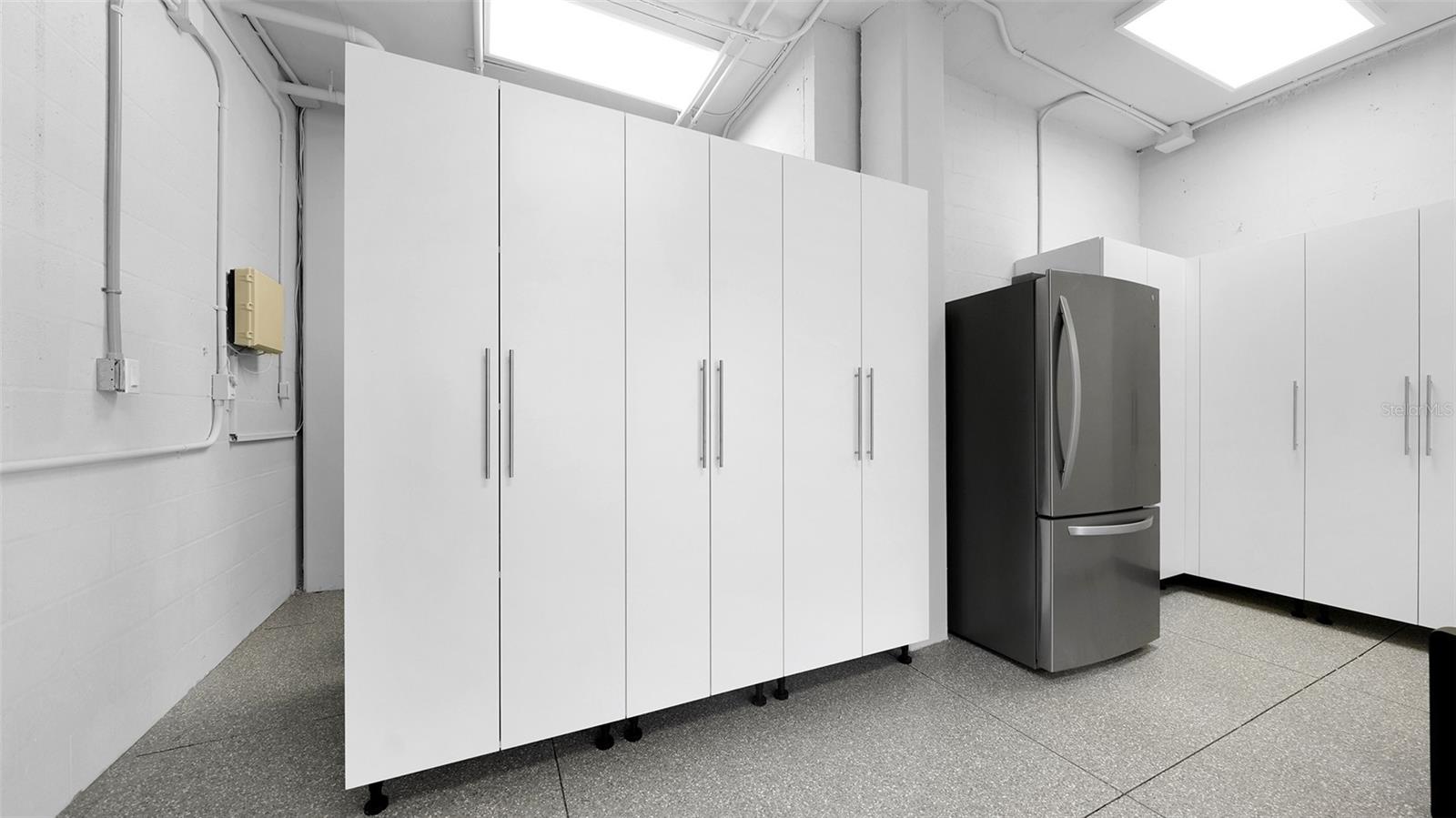 SLEEPY LAGOON - Residential