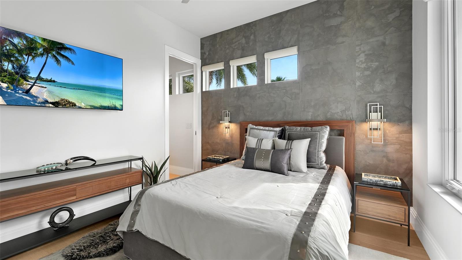 SLEEPY LAGOON - Residential